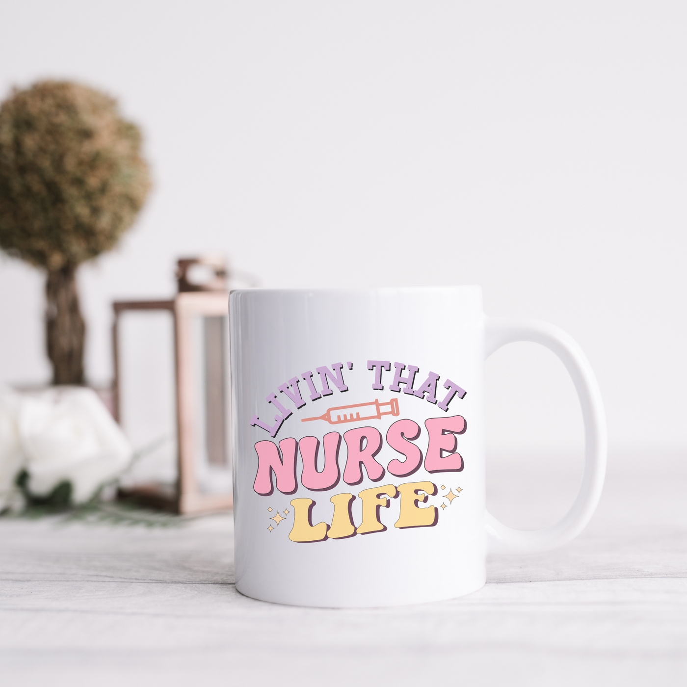 a coffee mug that says i'm that nurse life